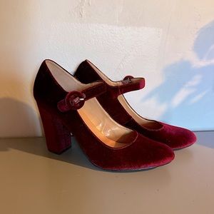 Report size 10 Velvet Wine Red Block Heel Pumps